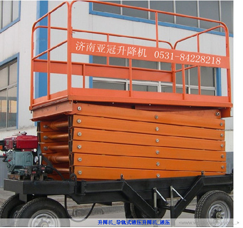 柴油機(jī)動(dòng)力升降機(jī)