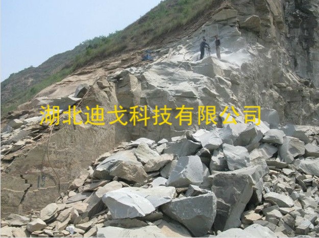 不用炸藥靜態(tài)爆破設備