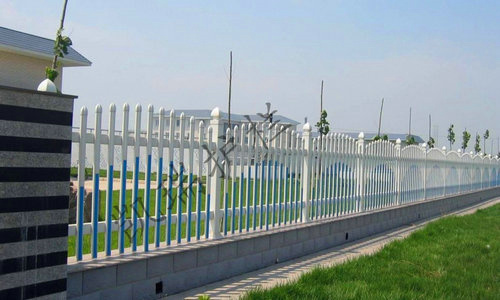 pvc塑鋼護(hù)欄，草坪圍欄