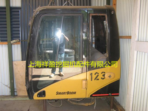 卡特320B挖掘機(jī)駕駛室
