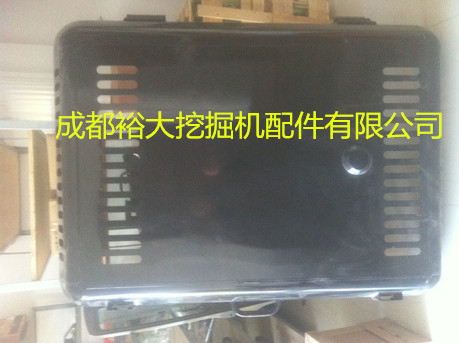 斗山225-7挖掘機(jī)發(fā)動(dòng)機(jī)引擎蓋