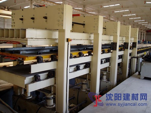 廠家供應一體化保溫板成型機