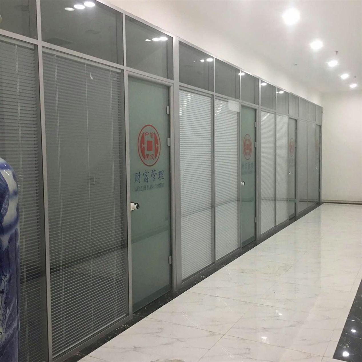 沈陽(yáng)玻璃百葉隔斷 機(jī)房雙玻百葉隔斷