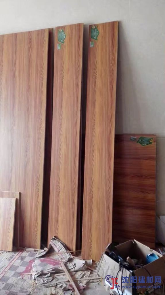 中國板材十大品牌精材藝匠生態(tài)板現(xiàn)場打衣柜效果圖
