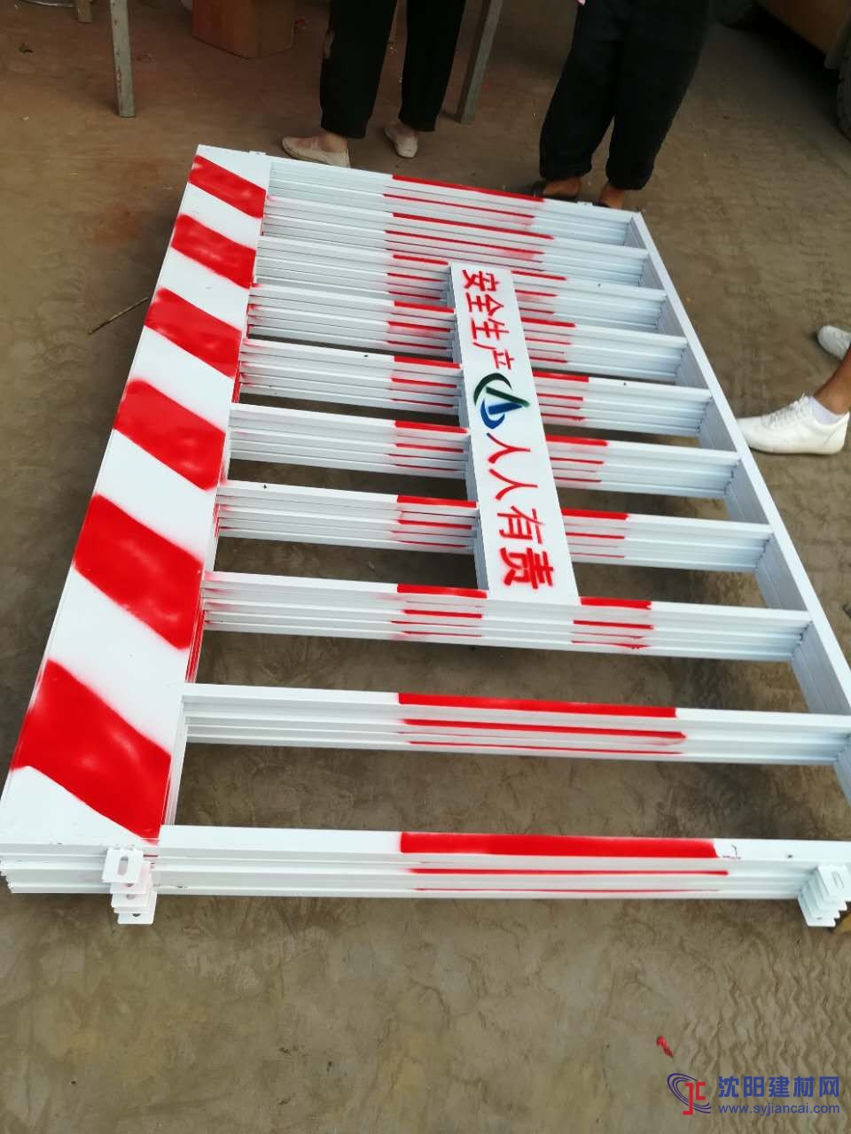 中交局定做臨邊防護(hù)圍欄、工地施工坑基吧防護(hù)欄