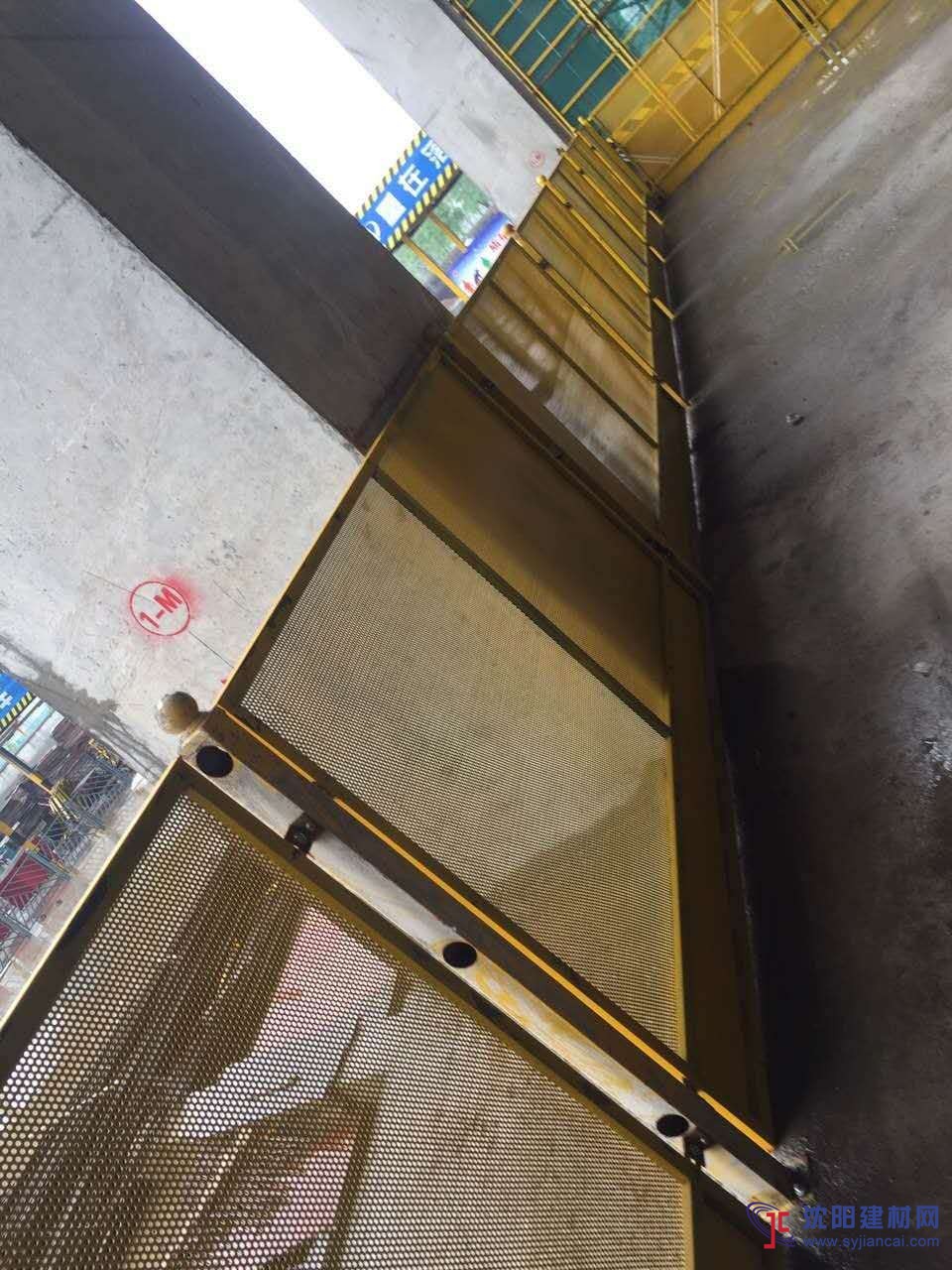 金屬板工地圍擋、沖孔板基坑臨邊護(hù)欄網(wǎng)欄